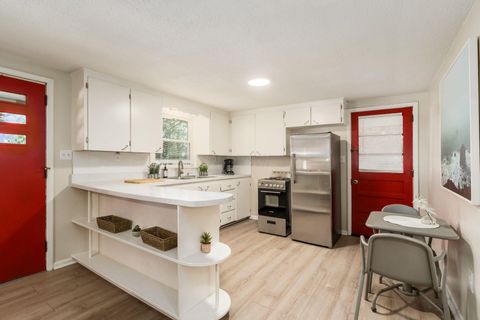 Tiny photo for 554 Garfield Avenue, Newark, OH 43055 (MLS # 226000849)