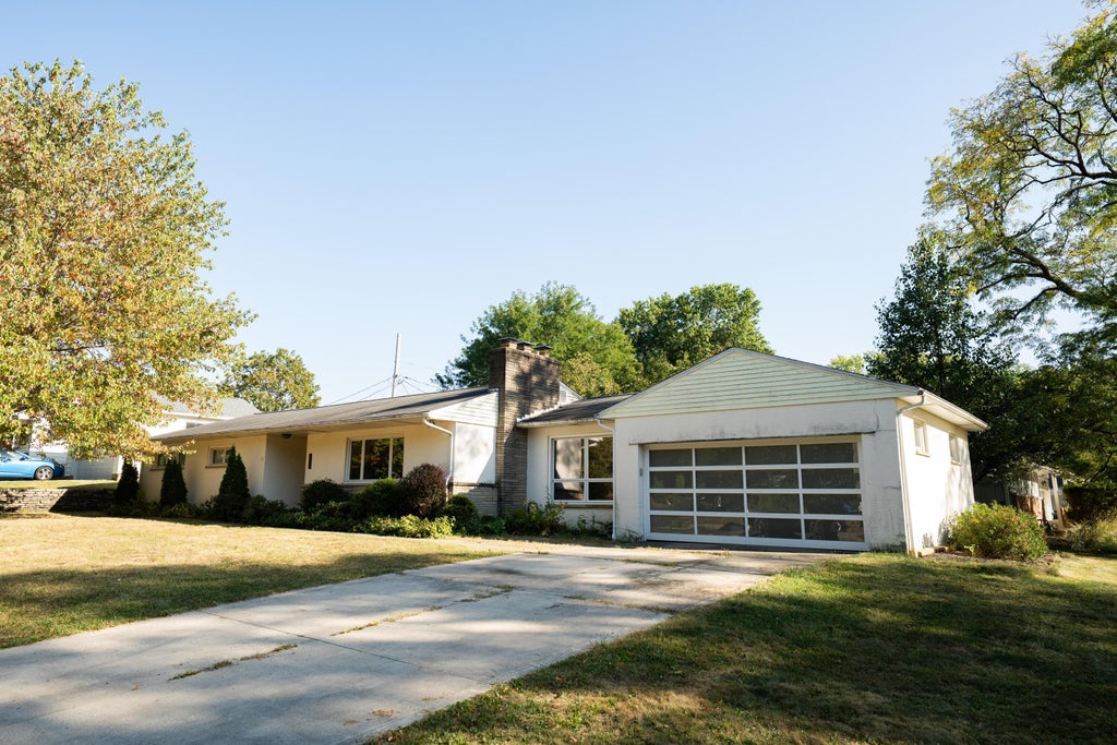 Photo of 155 Wilson Drive, Worthington, OH 43085 (MLS # 225035399)