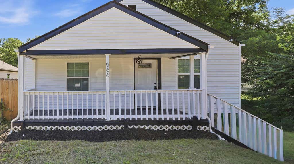 Photo of 966 Whitethorne Avenue, Columbus, OH 43223 (MLS # 226022755)