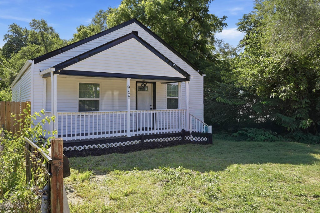 Photo of 966 Whitethorne Avenue, Columbus, OH 43223 (MLS # 226022755)