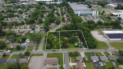 Photo of 1910 Fairwood Avenue, Columbus, OH 43207 (MLS # 226021999)