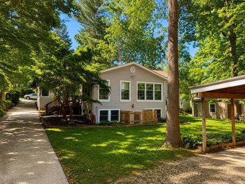 Photo of 225 Summit Street, Granville, OH 43023 (MLS # 226022004)