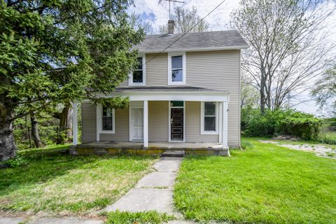 Photo of 216 E 1st Street, London, OH 43140 (MLS # 225043706)