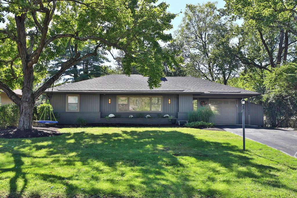 Photo of 285 Pinney Drive, Worthington, OH 43085 (MLS # 225040979)