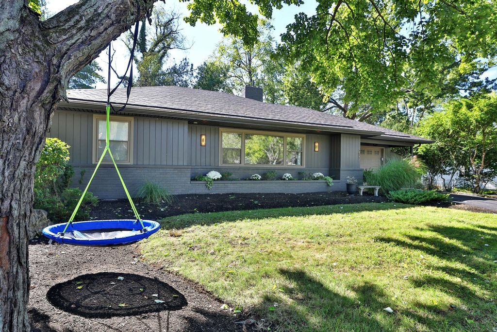 Photo of 285 Pinney Drive, Worthington, OH 43085 (MLS # 225040979)