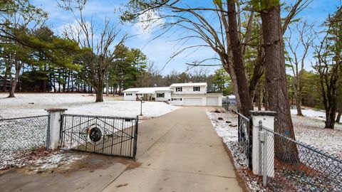 Photo of 1685 Jackson Road, Zanesville, OH 43701 (MLS # 226001761)