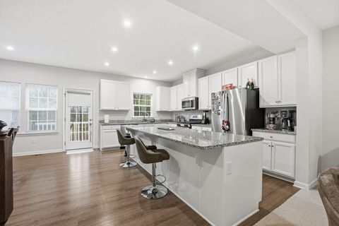 Photo of 6828 Frey Lane, Reynoldsburg, OH 43068 (MLS # 226000794)