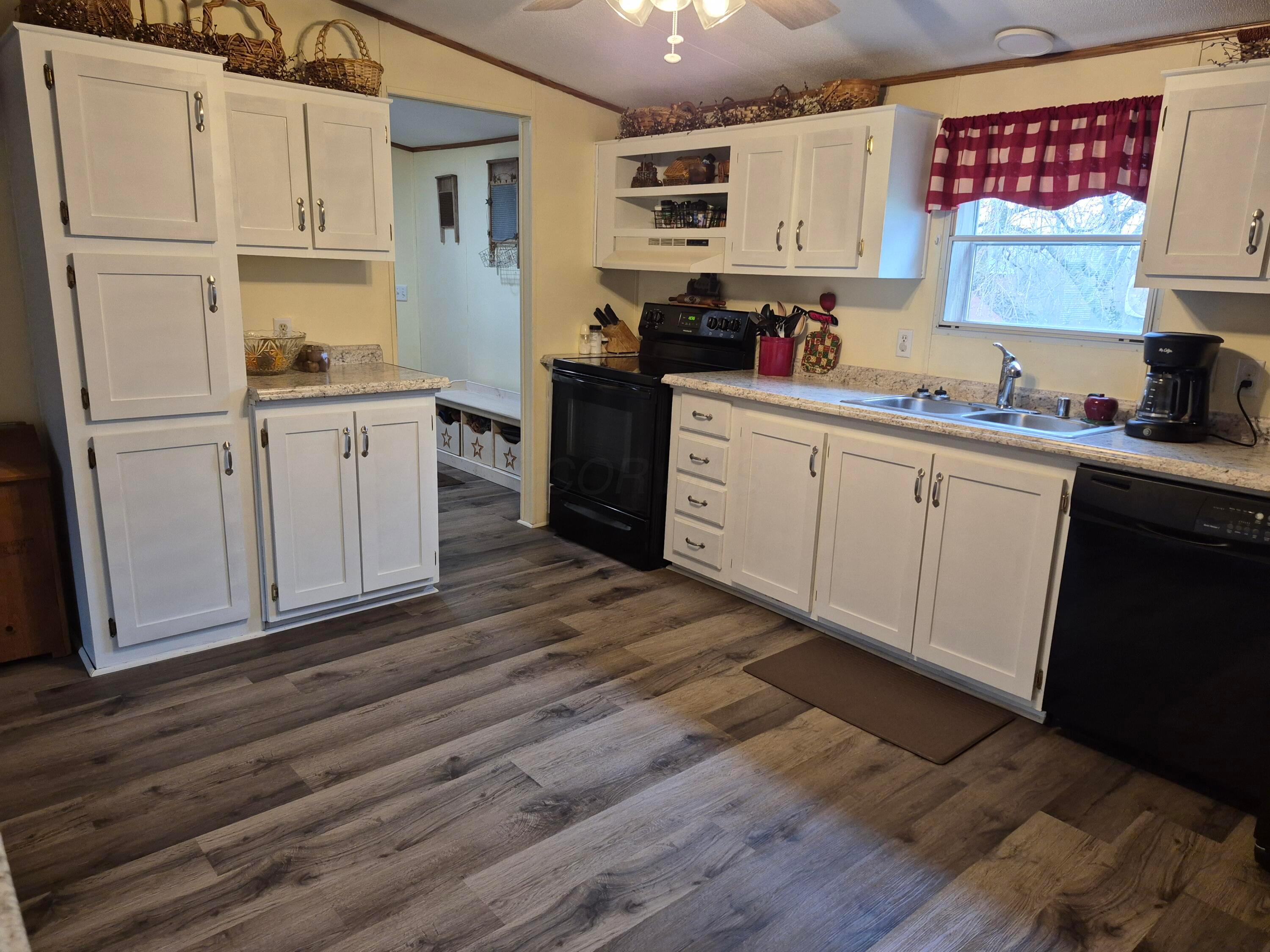 8095 Fall Creek Road, Leesburg, Ohio image 17