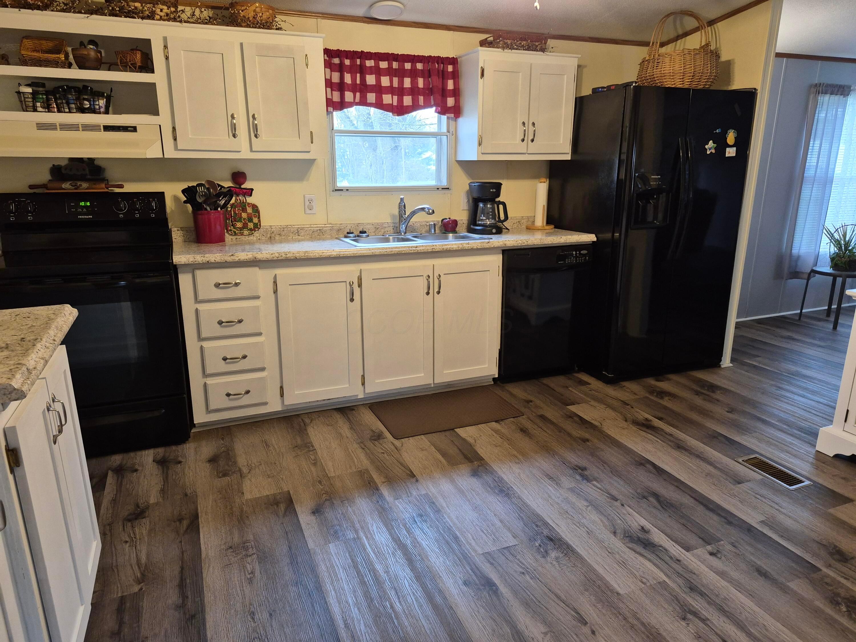 8095 Fall Creek Road, Leesburg, Ohio image 16