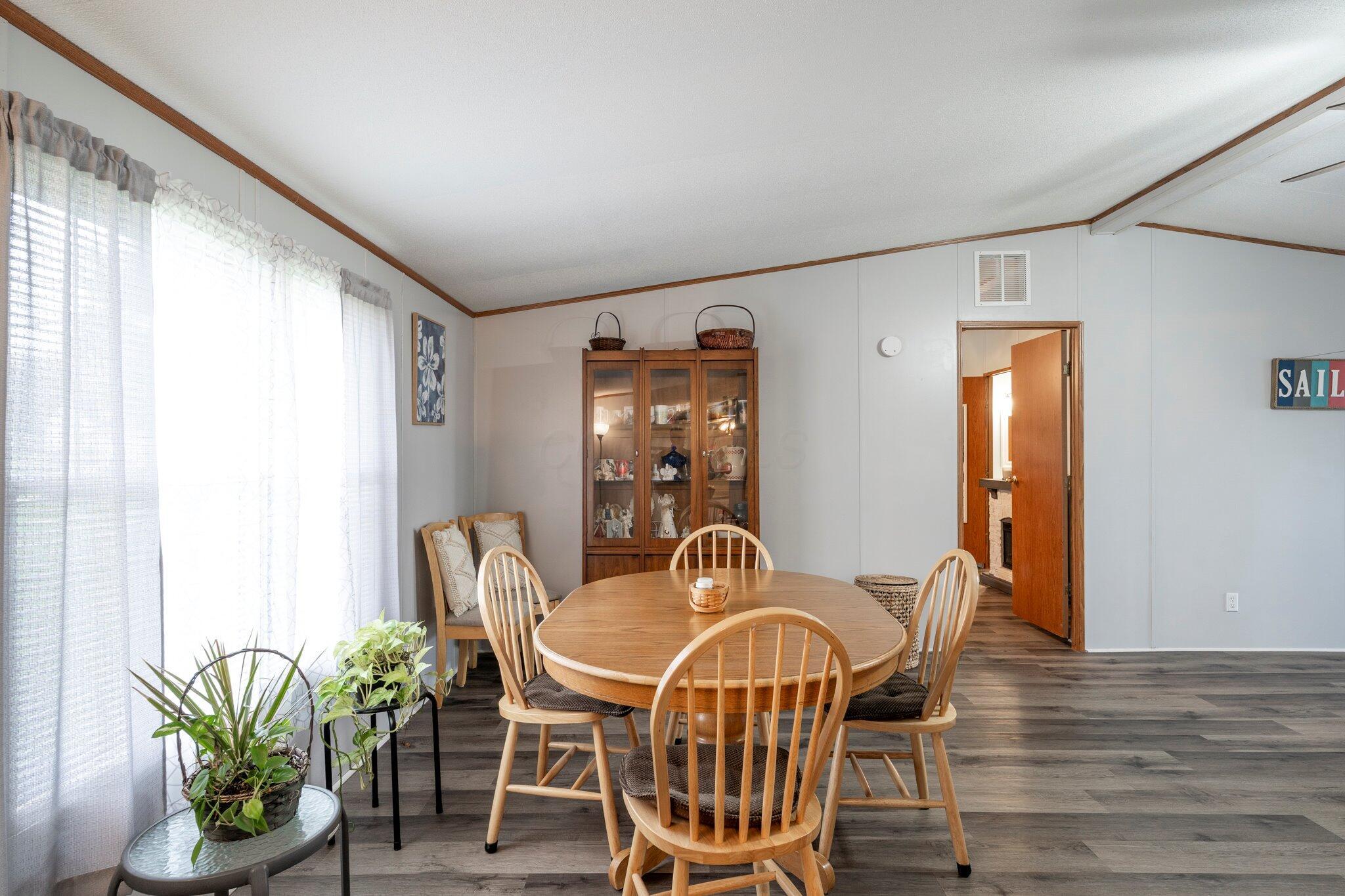 8095 Fall Creek Road, Leesburg, Ohio image 10