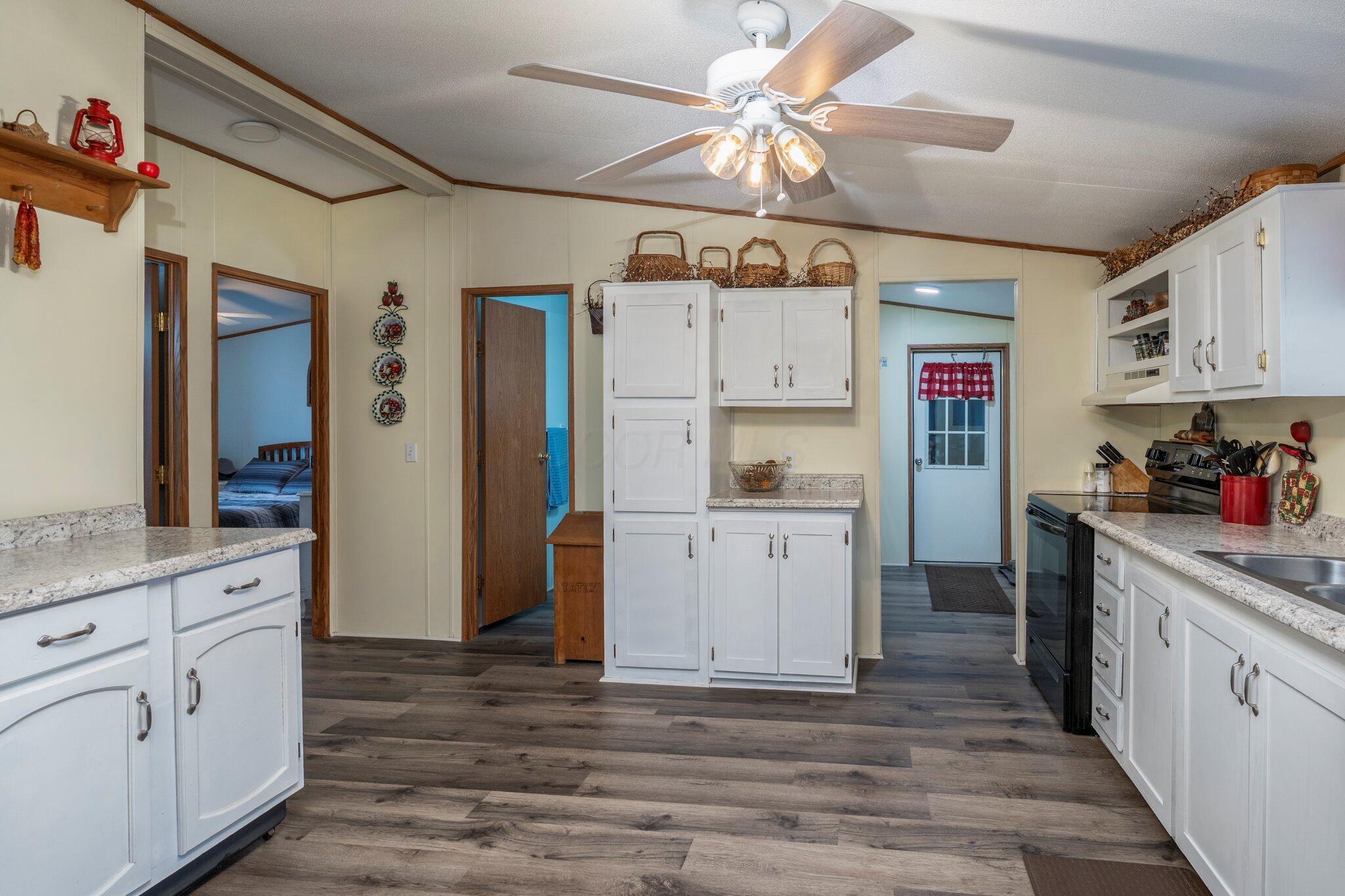 8095 Fall Creek Road, Leesburg, Ohio image 14