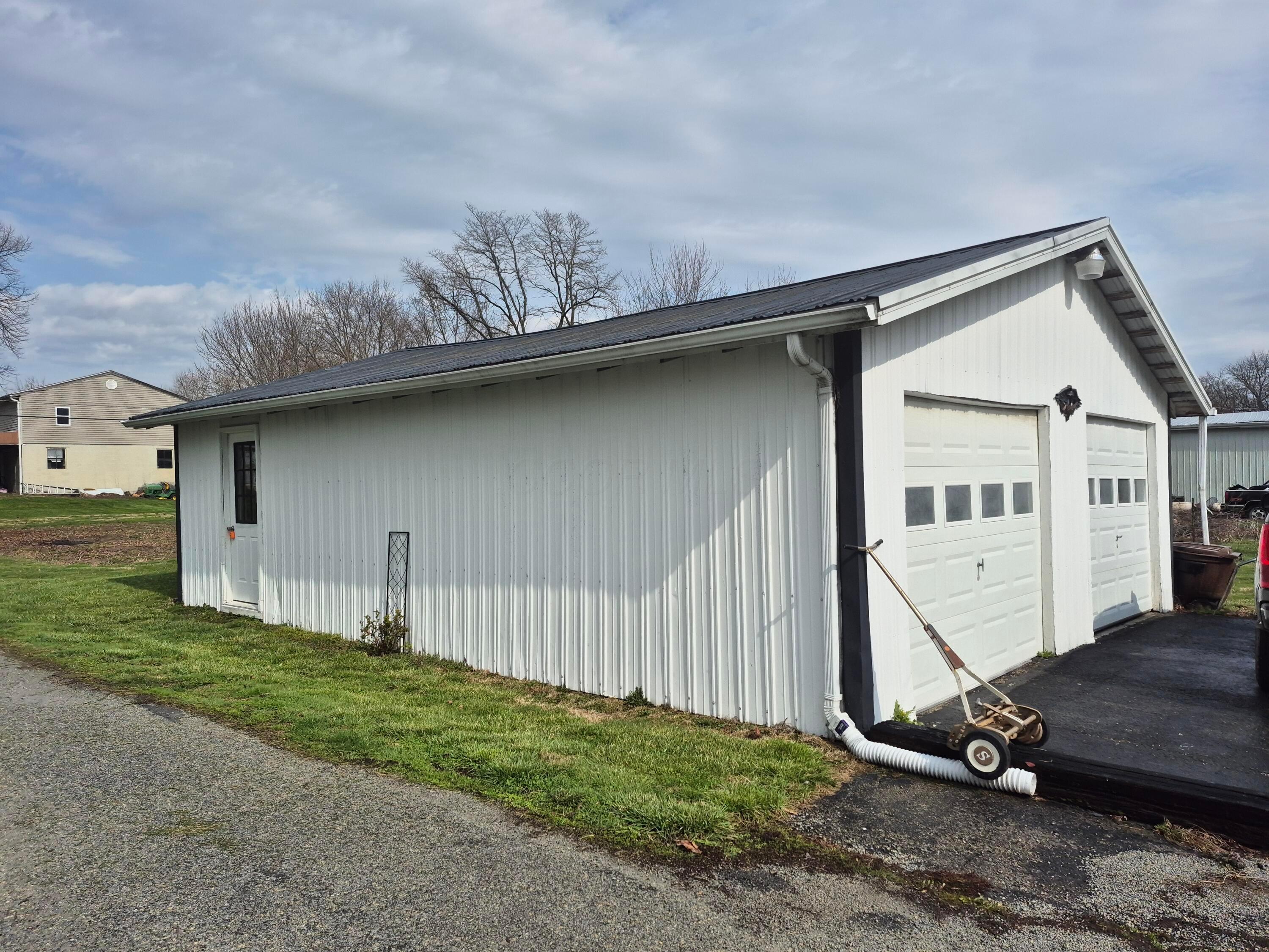 8095 Fall Creek Road, Leesburg, Ohio image 4