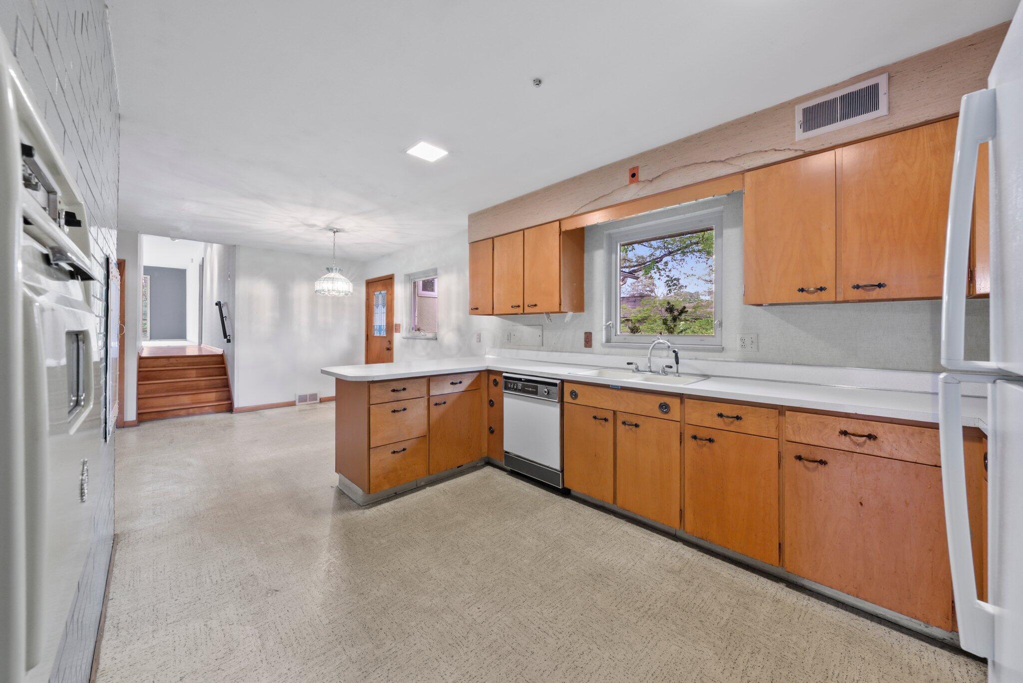 3751 Kioka Avenue, Columbus, Ohio image 8