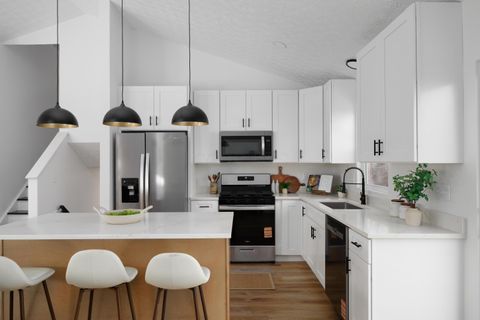 Photo of 1638 Tall Meadows Drive, Columbus, OH 43223 (MLS # 226005652)