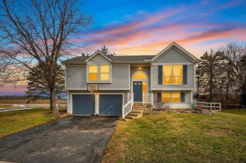 Photo of 914 Slagle Place, Galloway, OH 43119 (MLS # 226004533)