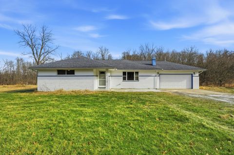 Photo of 255 Woodside Drive SW, Pataskala, OH 43062 (MLS # 226002417)