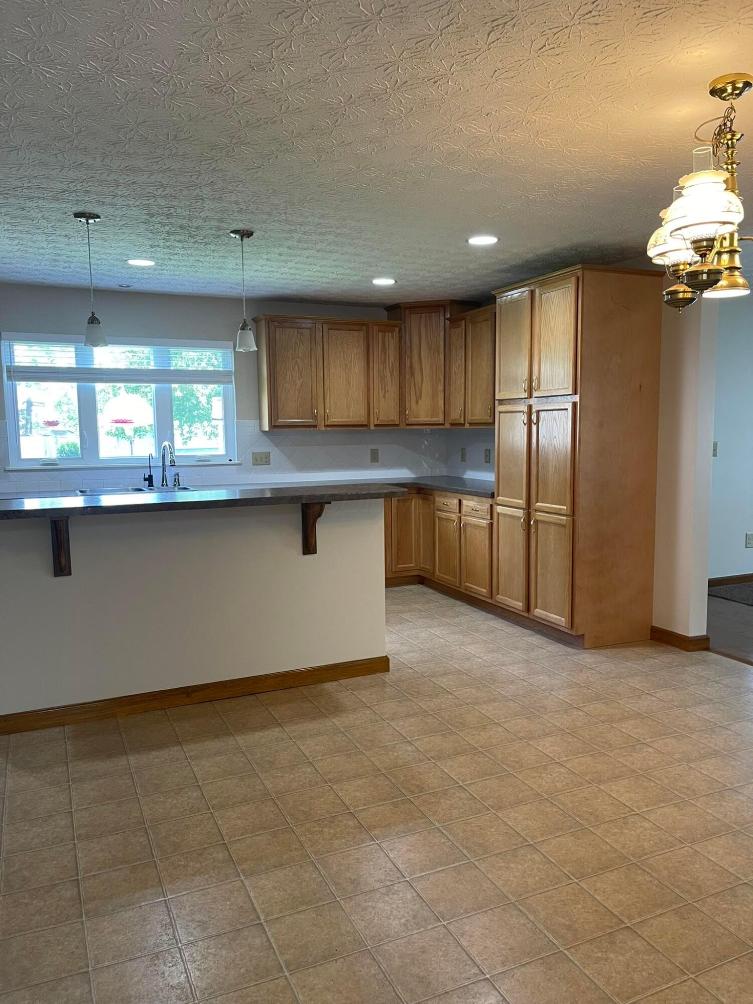 1386 River Trail Drive, Grove City, Ohio image 8