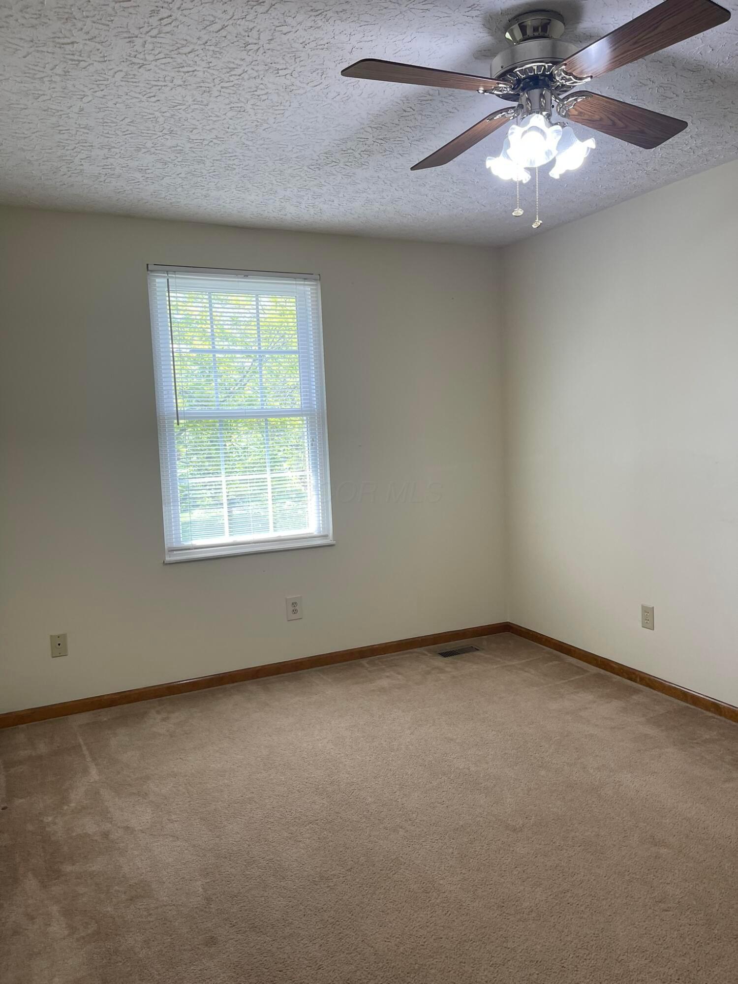 1386 River Trail Drive, Grove City, Ohio image 33