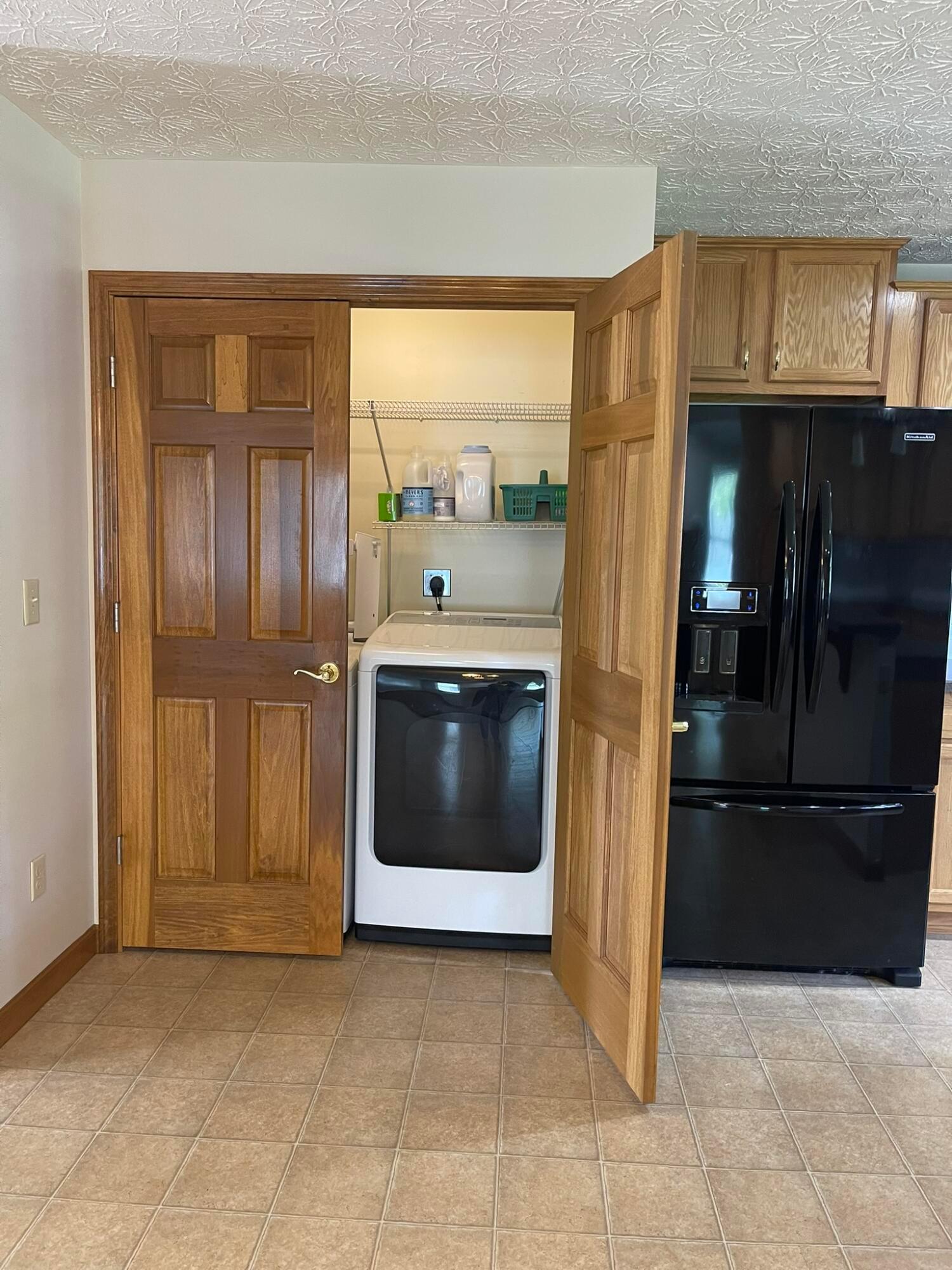 1386 River Trail Drive, Grove City, Ohio image 17