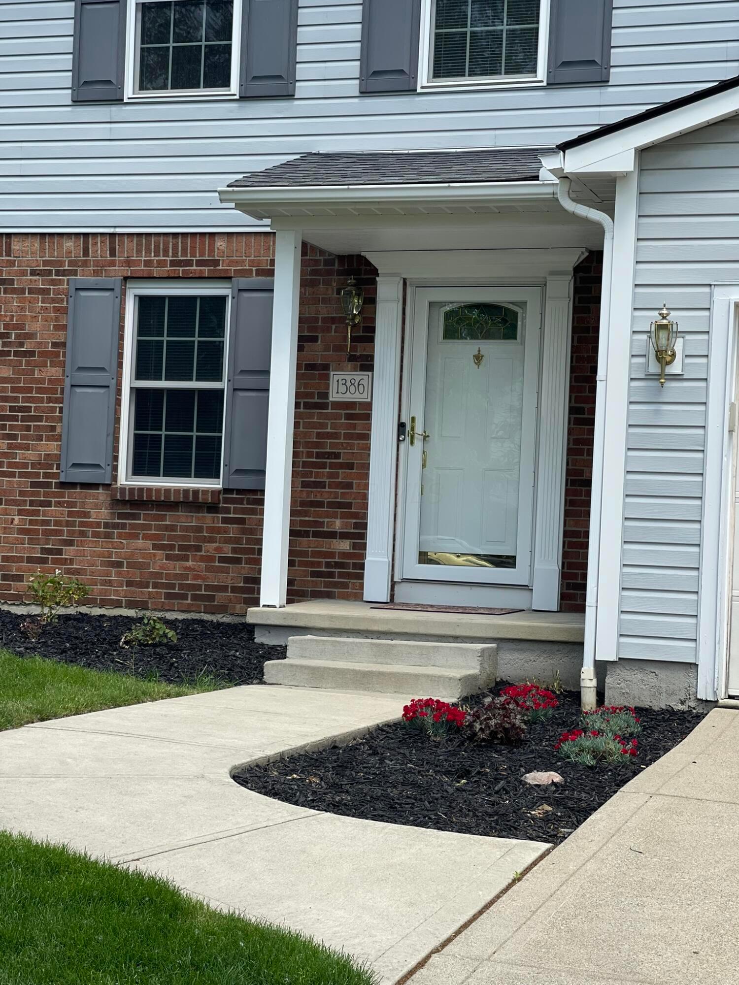 1386 River Trail Drive, Grove City, Ohio image 2