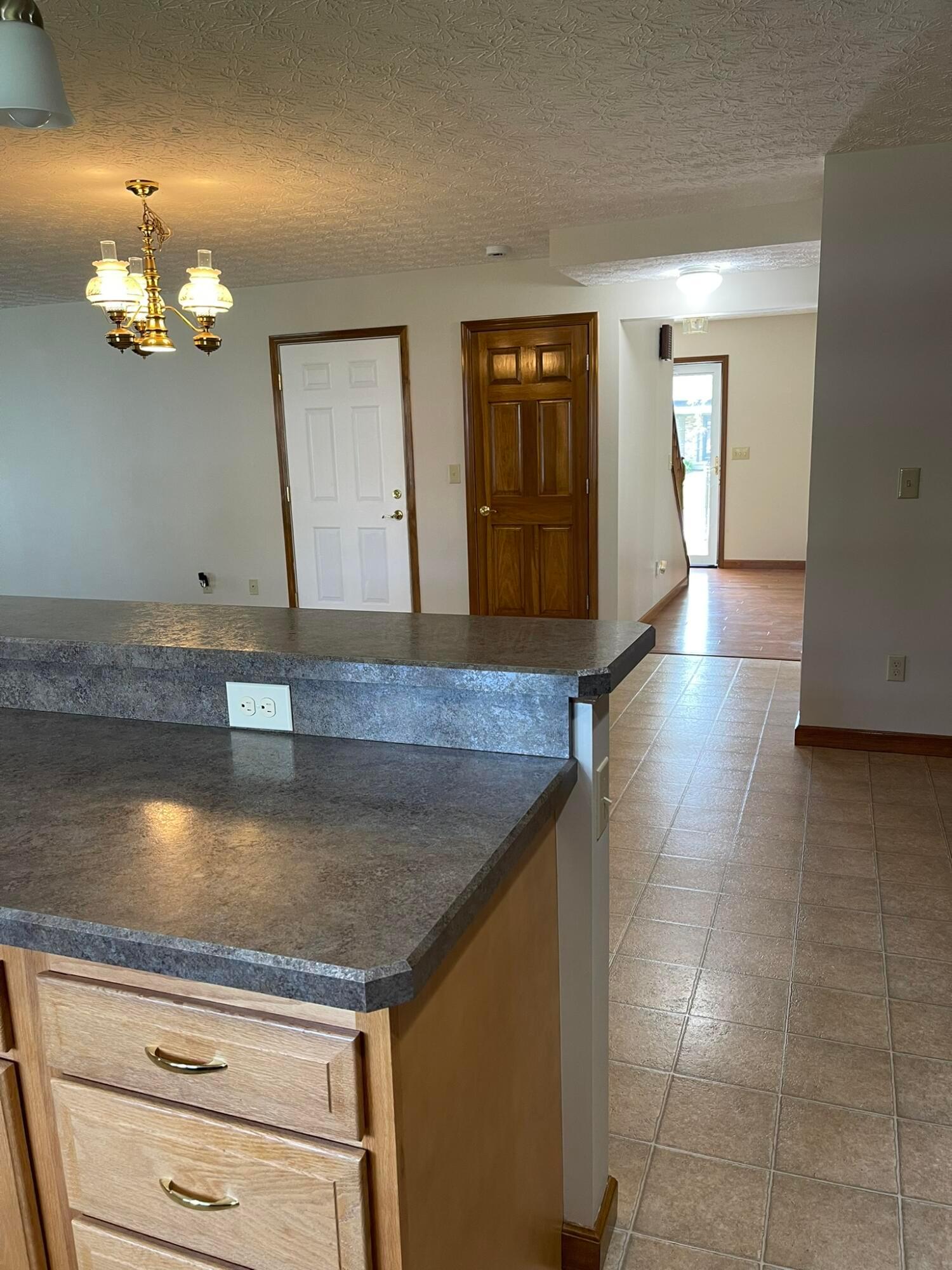 1386 River Trail Drive, Grove City, Ohio image 9