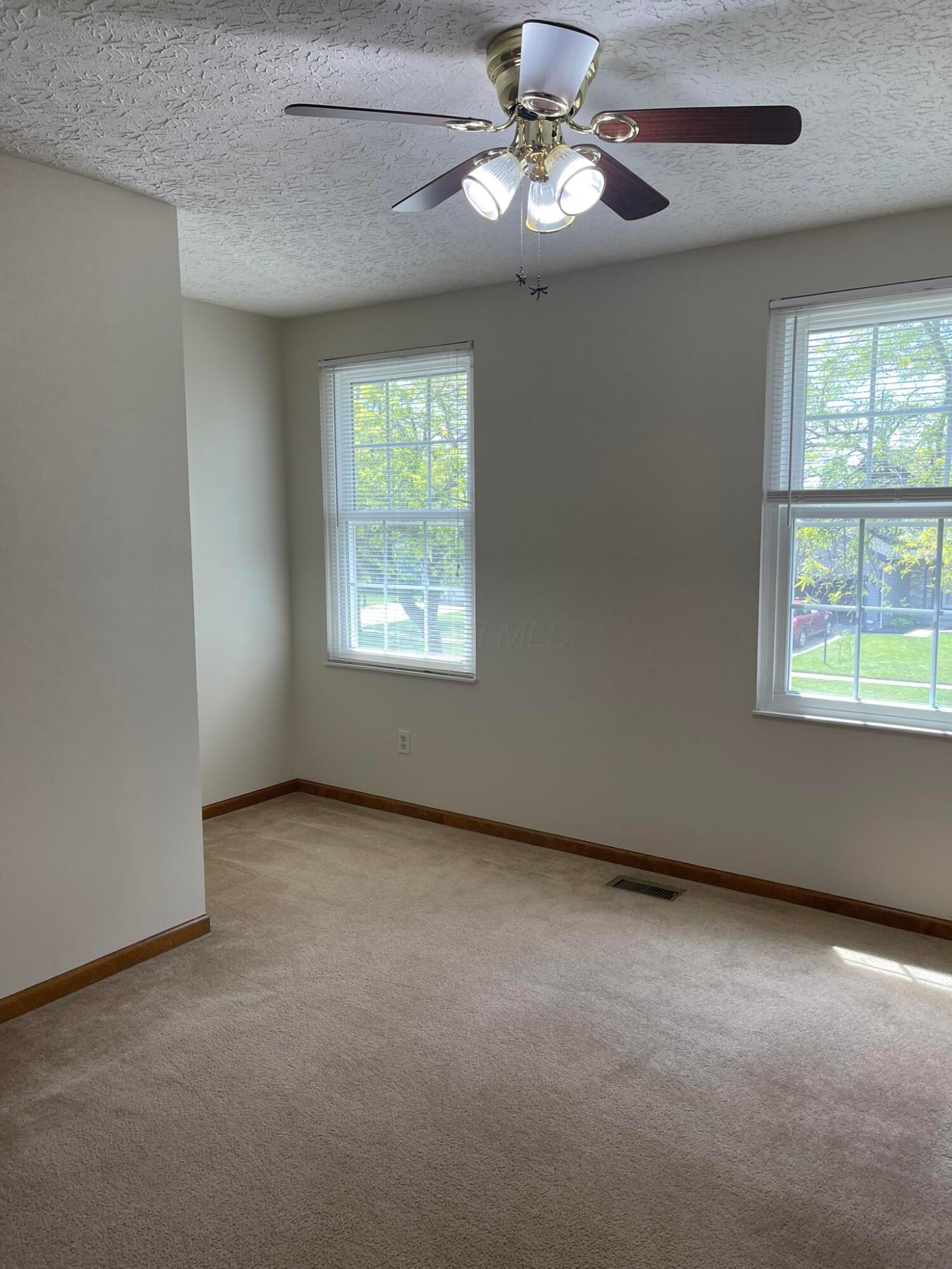 1386 River Trail Drive, Grove City, Ohio image 31