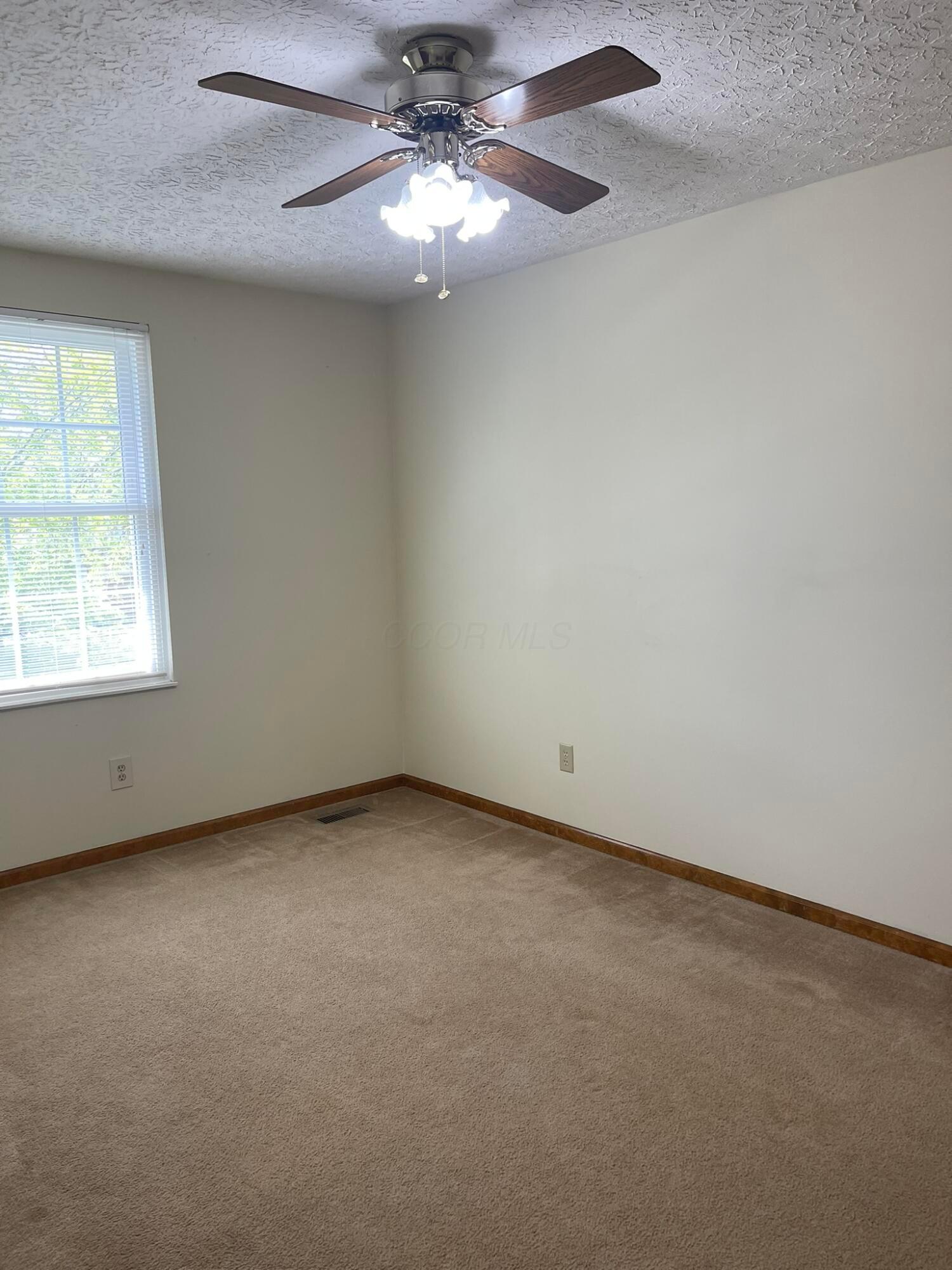 1386 River Trail Drive, Grove City, Ohio image 32