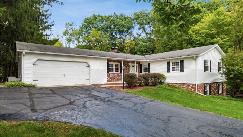 Photo of 859 Shoreham Drive, Newark, OH 43055 (MLS # 226034444)