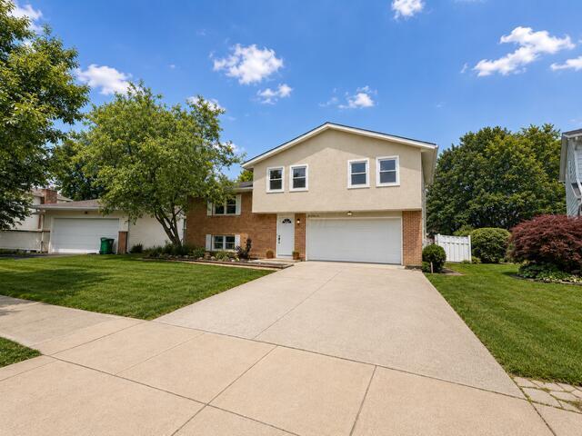 Photo of 586 Presidential Way, Delaware, OH 43015 (MLS # 226023146)