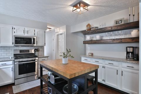 Tiny photo for 3463 En-Joie Drive, Columbus, OH 43228 (MLS # 226014203)