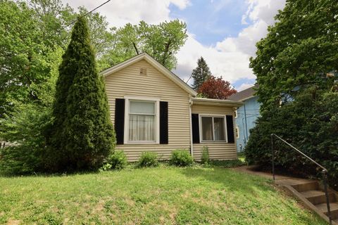 Photo of 140 N Ewing Street, Lancaster, OH 43130 (MLS # 226012678)