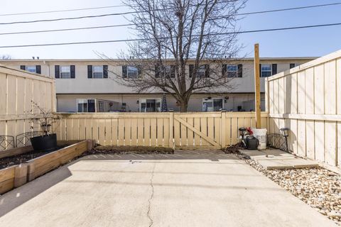 Tiny photo for 2559 Olde Hill Court S, Columbus, OH 43221 (MLS # 226005819)