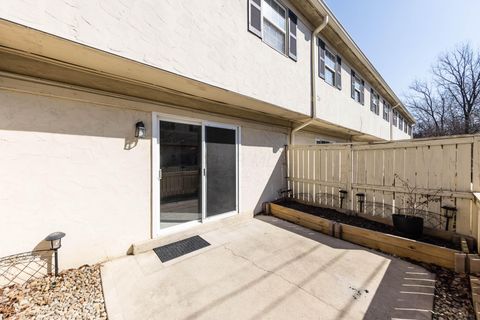 Tiny photo for 2559 Olde Hill Court S, Columbus, OH 43221 (MLS # 226005819)