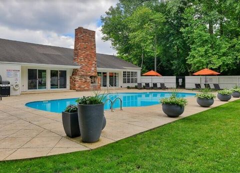 Tiny photo for 2559 Olde Hill Court S, Columbus, OH 43221 (MLS # 226005819)