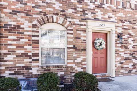 Tiny photo for 2559 Olde Hill Court S, Columbus, OH 43221 (MLS # 226005819)
