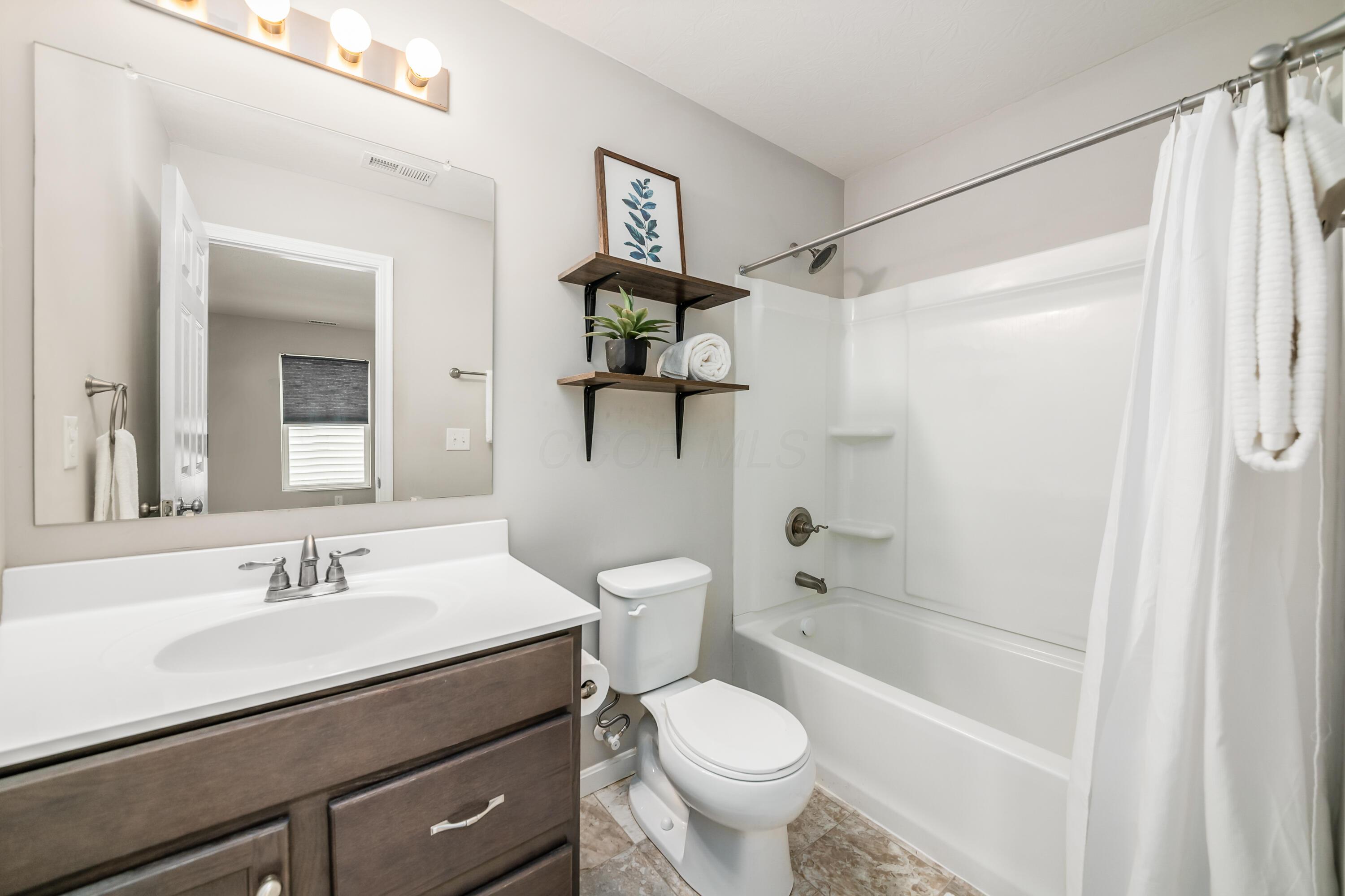 395 Nells Way, Lockbourne, Ohio image 33