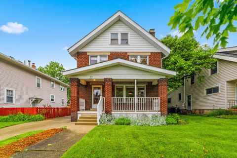 Photo of 22 E Como Avenue, Columbus, OH 43202 (MLS # 226018062)