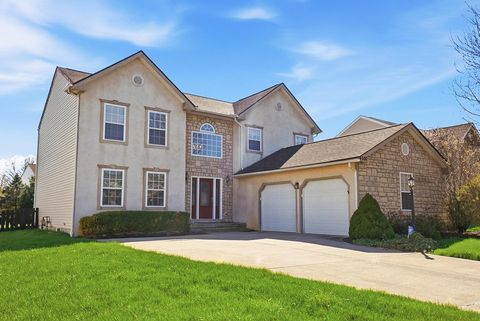 Photo of 4000 Creekwood Drive, Lewis Center, OH 43035 (MLS # 226010546)