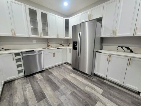 Tiny photo for 12 E Saint Clair Street, Newark, OH 43055 (MLS # 226000527)