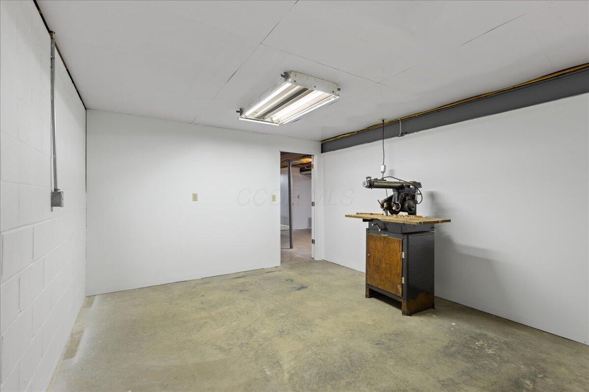 2880 Longridge Way, Grove City, Ohio image 36