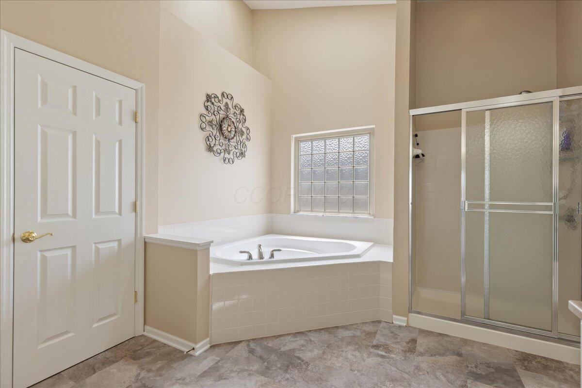 2880 Longridge Way, Grove City, Ohio image 21