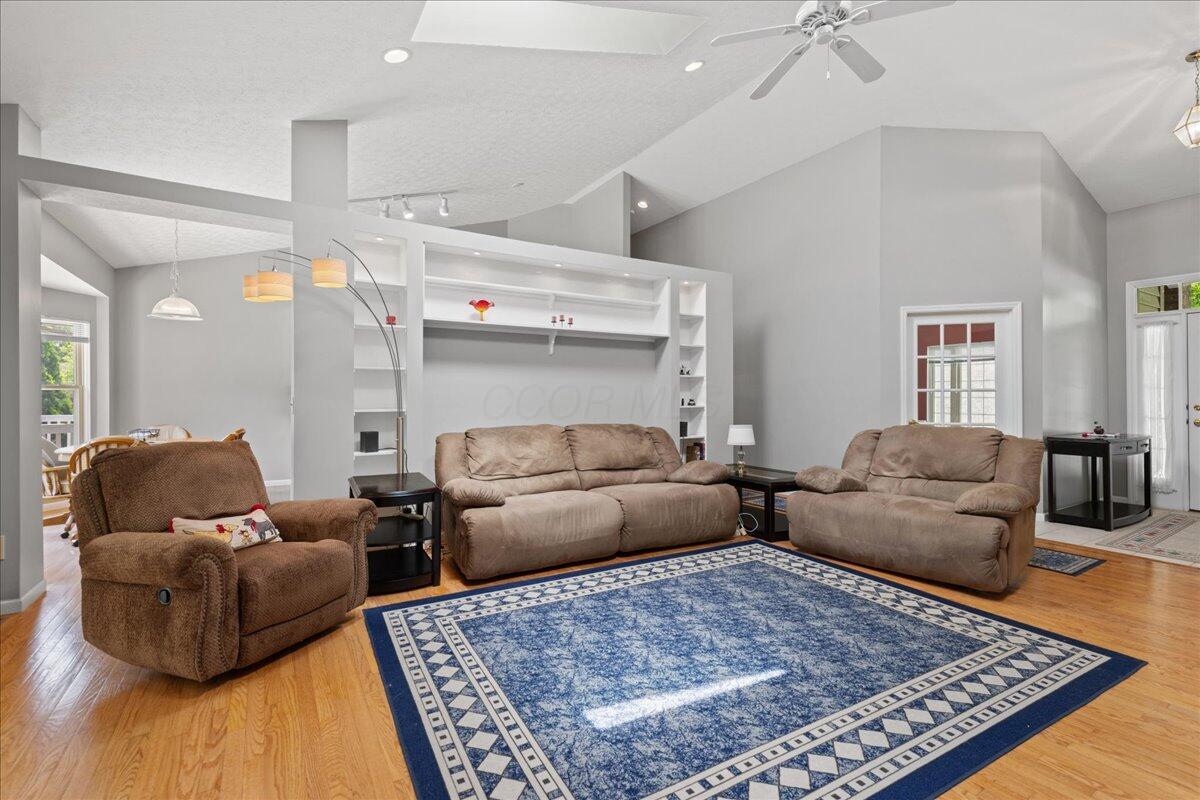 2880 Longridge Way, Grove City, Ohio image 7