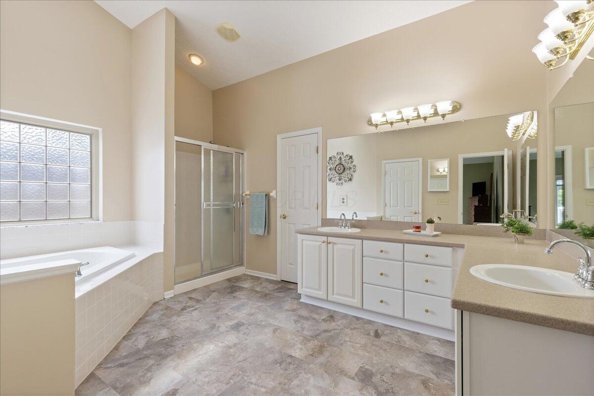 2880 Longridge Way, Grove City, Ohio image 20