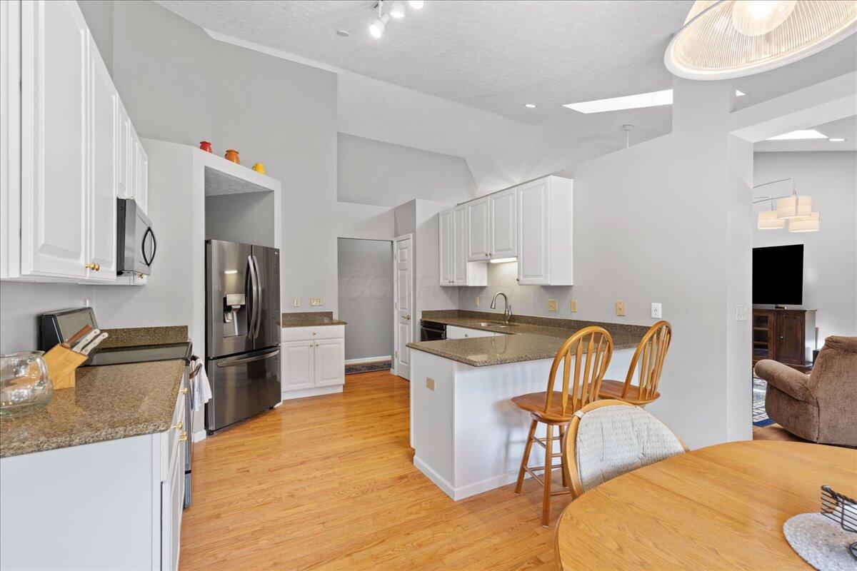 2880 Longridge Way, Grove City, Ohio image 11