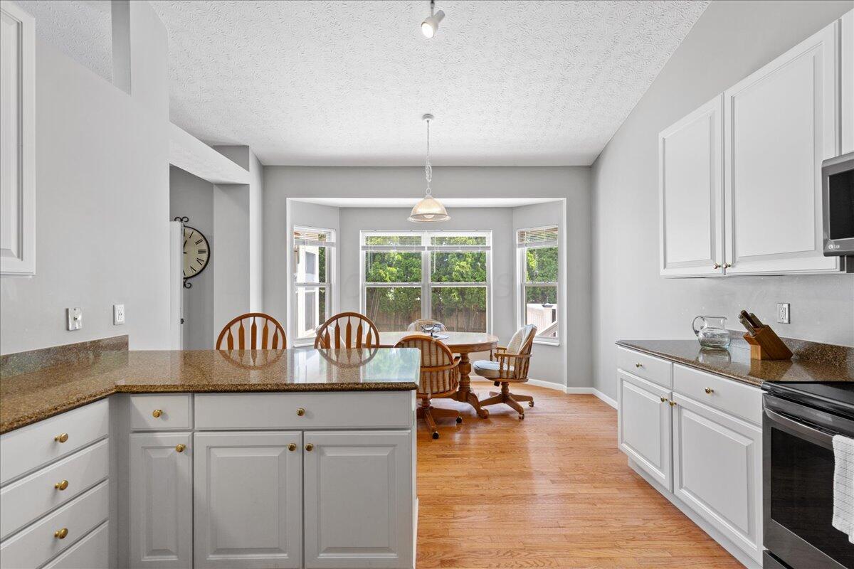 2880 Longridge Way, Grove City, Ohio image 10