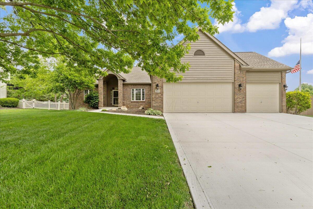 2880 Longridge Way, Grove City, Ohio image 1