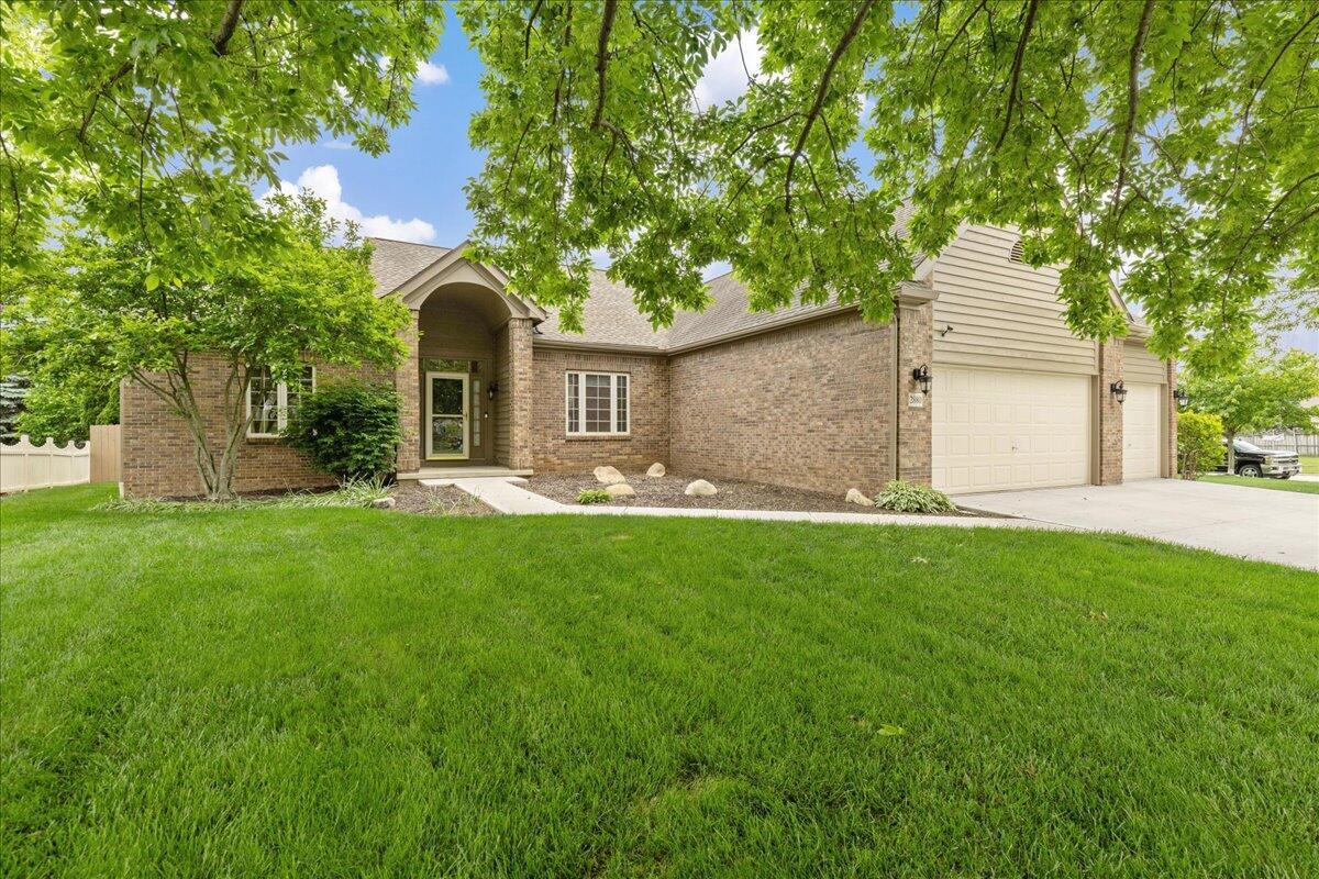 2880 Longridge Way, Grove City, Ohio image 2