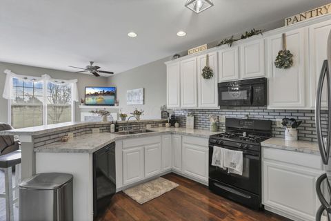 Photo of 113 Cumberland Chase Boulevard, Pataskala, OH 43062 (MLS # 225033993)