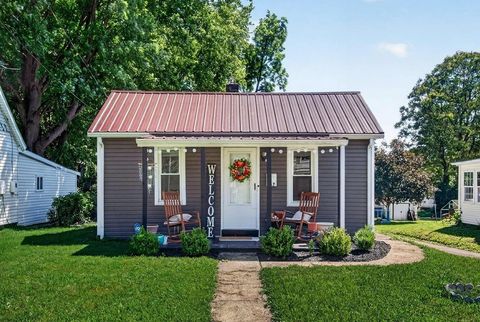 Photo of 137 Hayward Avenue, Circleville, OH 43113 (MLS # 226019322)
