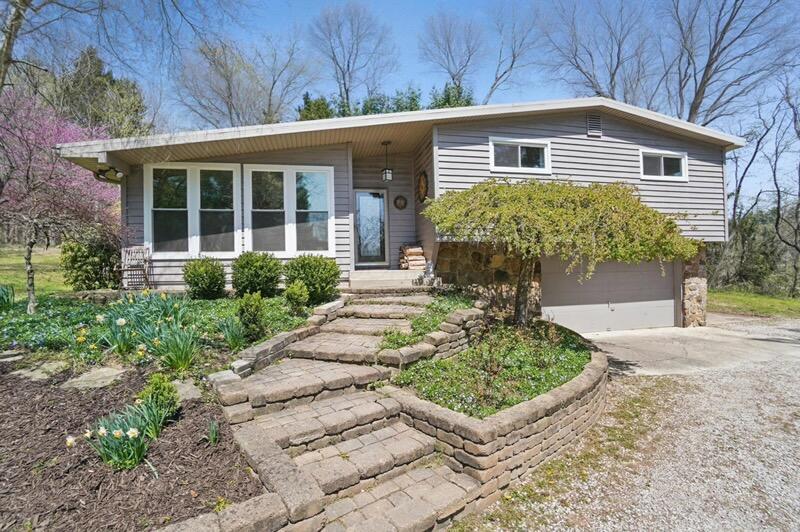 19 Dorrence Road, Granville, Ohio image 1
